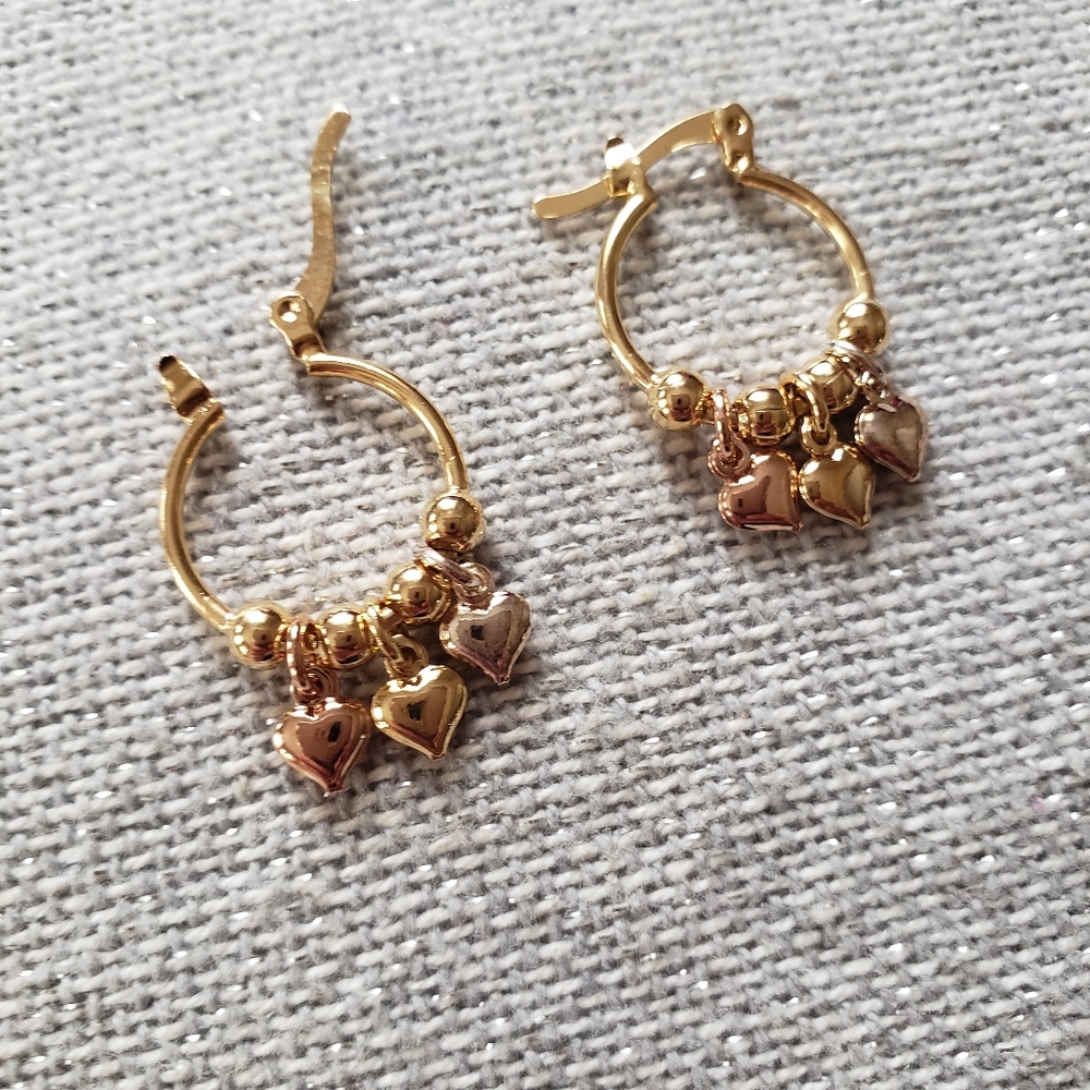 Dangling 3 Hearts Earrings
